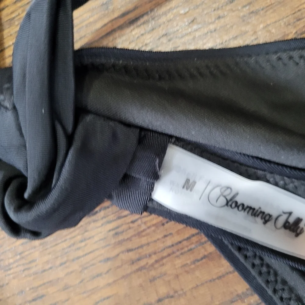 Blooming Jelly Black Tie Waist Bandeau Bikini Set Size Women's Medium NEW